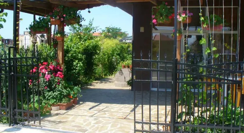 Zora Guest House
