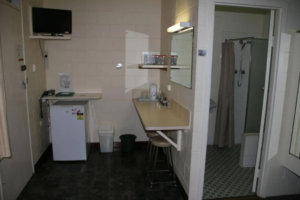 Glossop Motel