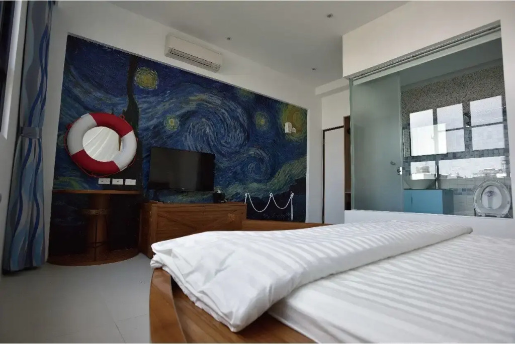 Her Man Hostel