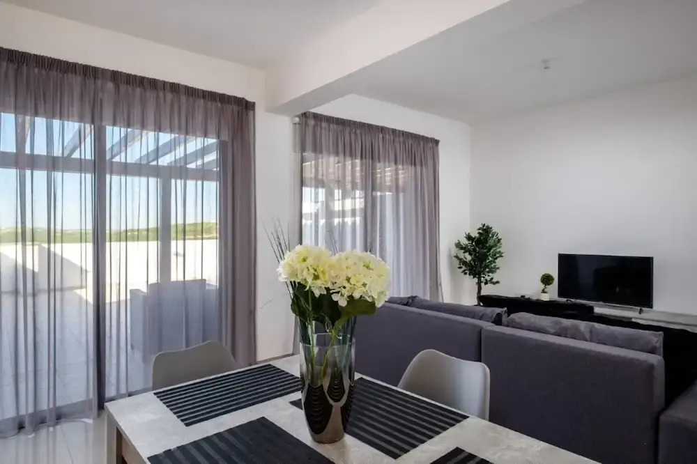 Sunnyside Apartment