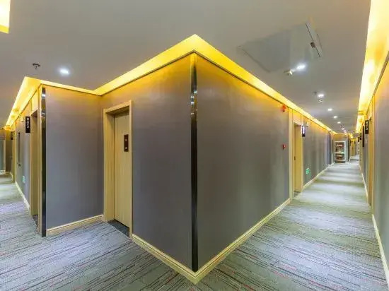Kaida Light Hotel (Lanzhou West High-speed Railway Station Tumendun Subway Station)