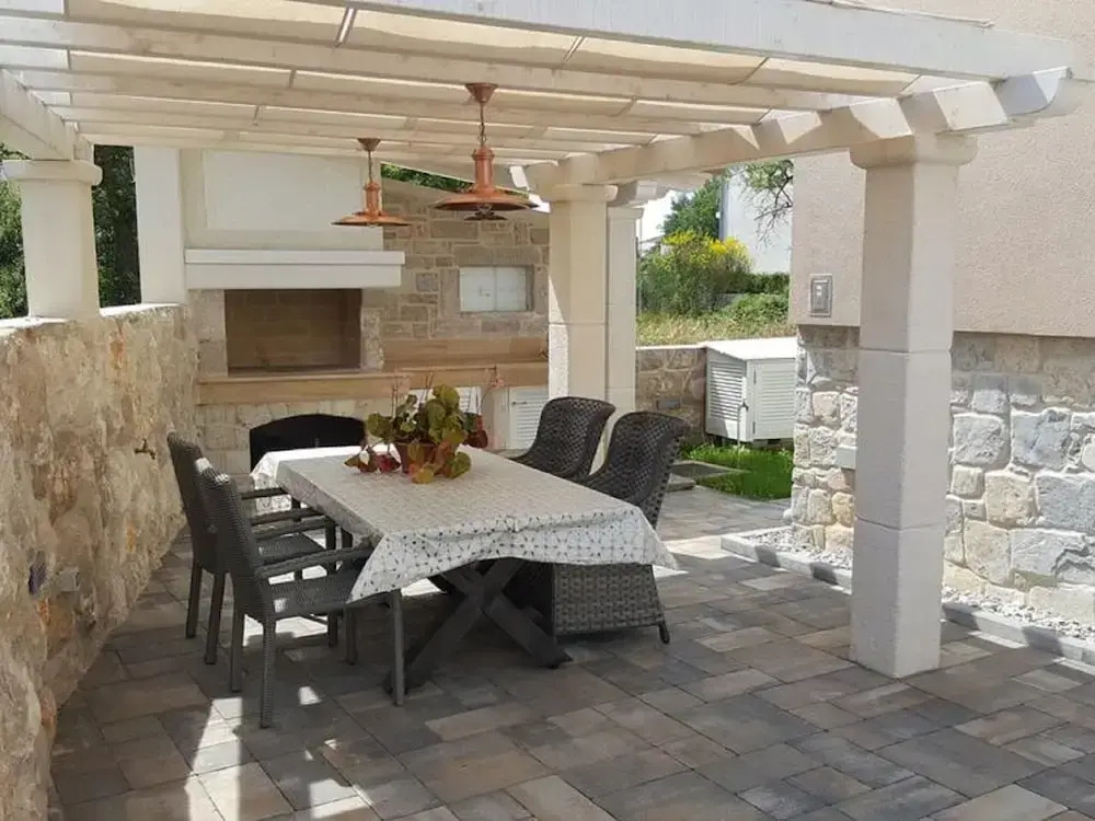 Apartments Villa Rustica ST - Two-Bedroom Apartment with Balcony and Shared Pool prizemlje