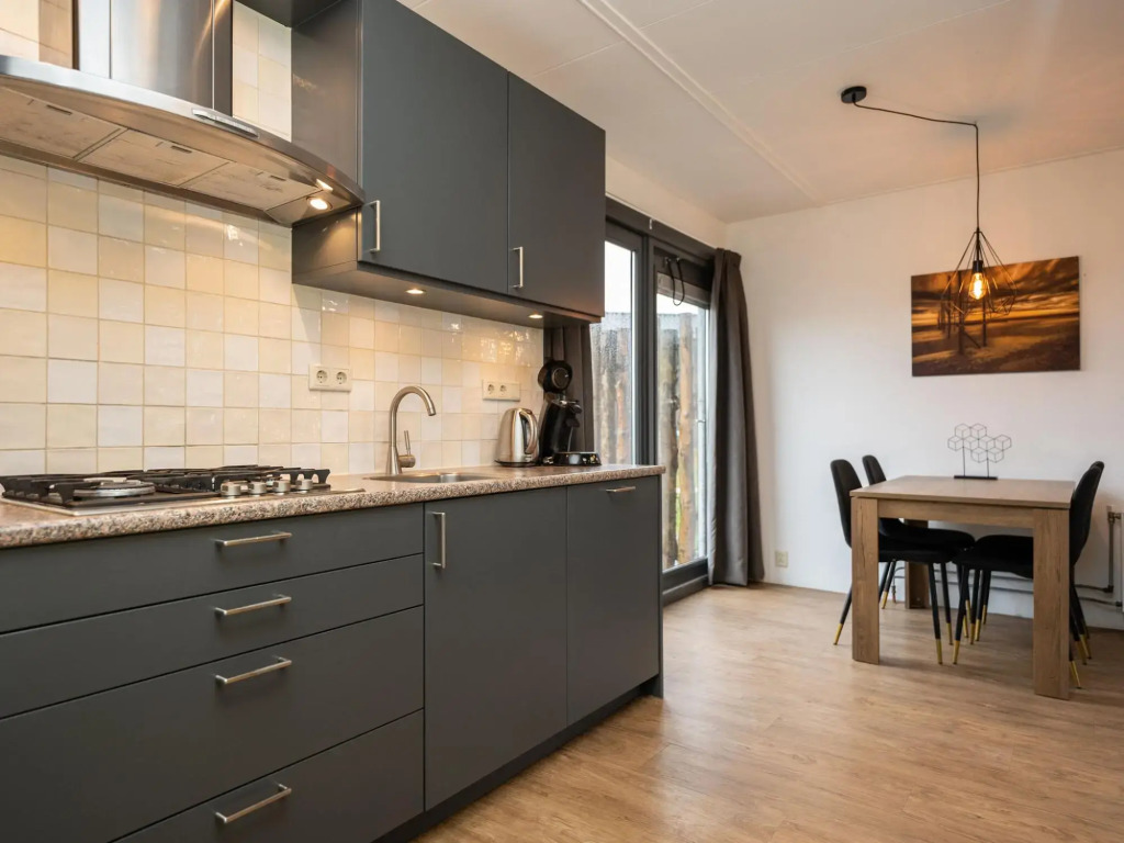 Atmospheric holiday home with WiFi in a holiday park located on Texel