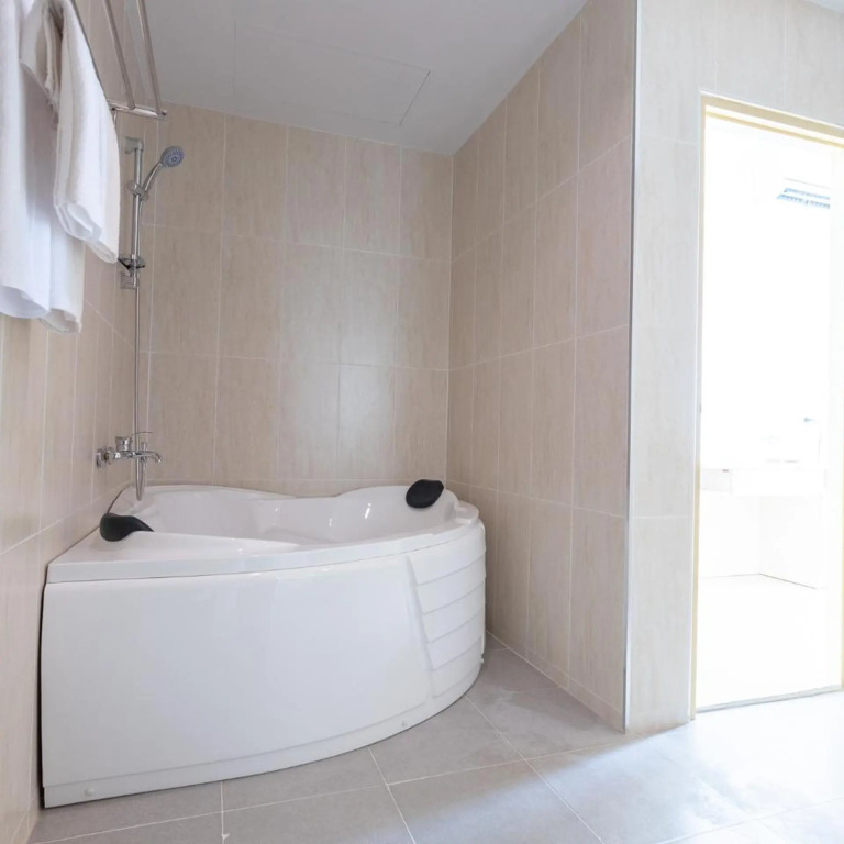 O2 Hotel Lopburi