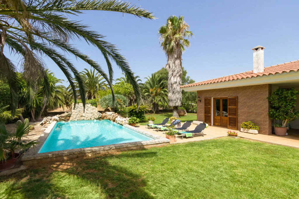 Villa Son Tretze by Villa Plus