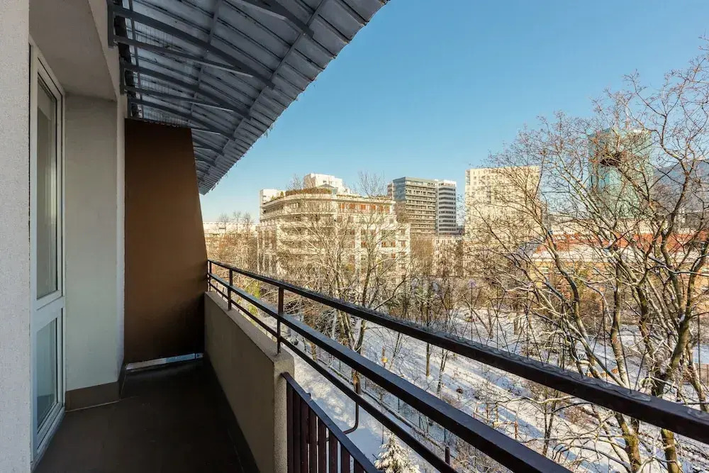 Bright Studio With Balcony by Renters