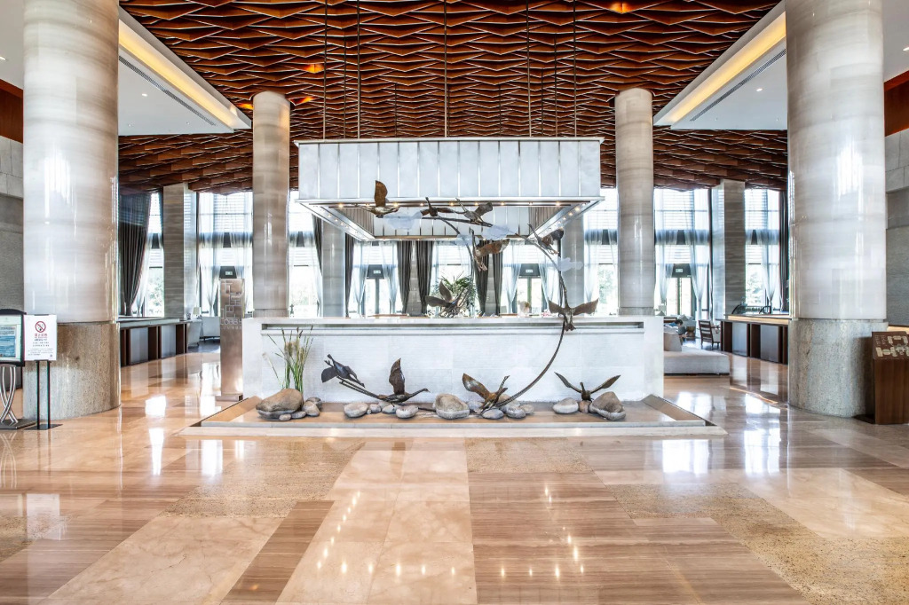 Swan Lakeview Hotel
