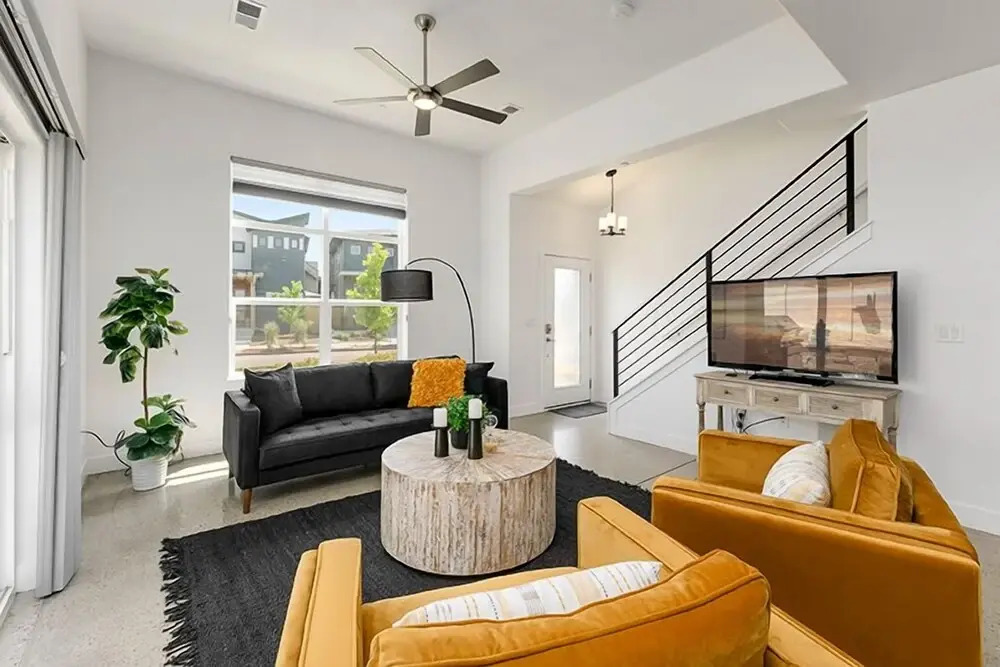 Gorgeous Townhome steps from the Brewery District!