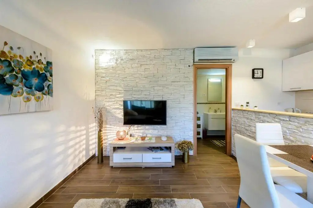 Apartment Mistral