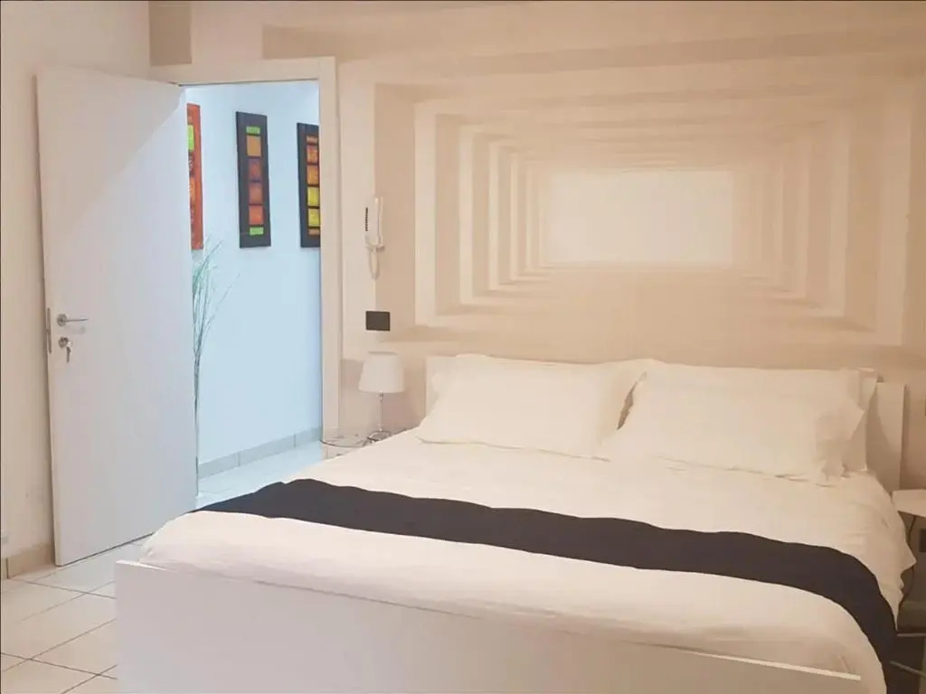 Tamb&B2 Superior Double Room with Private Bathroom - Camera Matrimoniale Superior con bagno privato