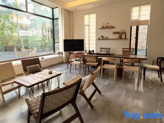 Haikou Man Manor Homestay (Wuyuan River Convention Center)