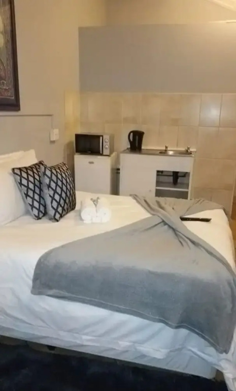 Stay at Home Airport Lodge