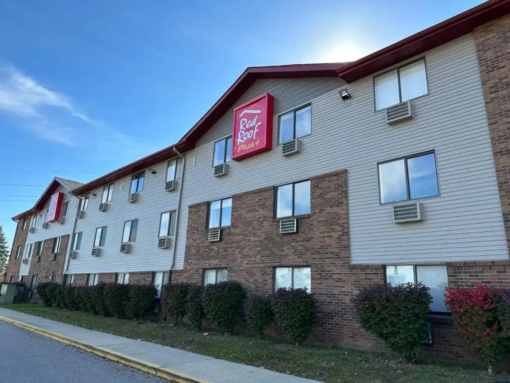 Red Roof Inn PLUS Belleville