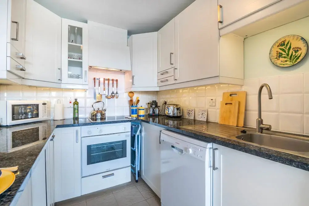 Delightful Wapping Home with Stunning River Views