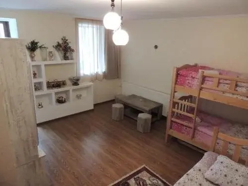 Roza Guesthouse
