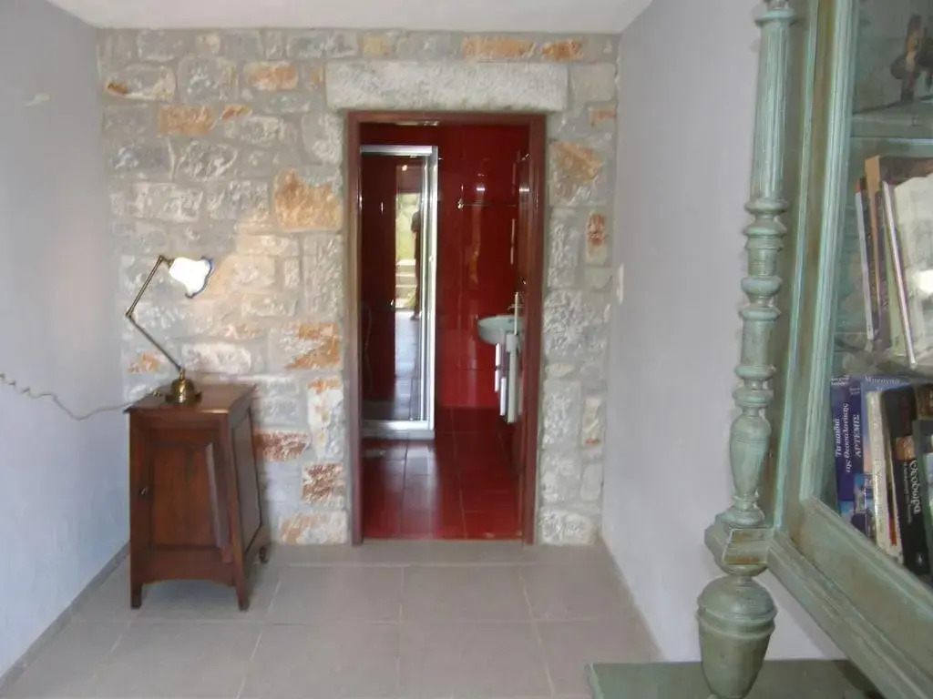 Theano House Mani