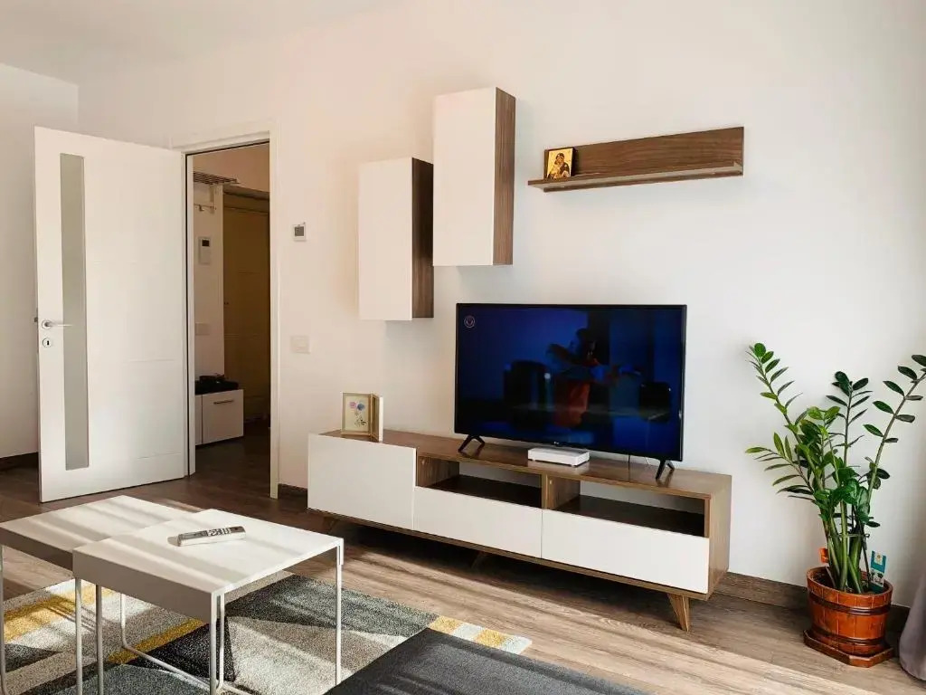 Luxury Newton Towers Apartments by Glam with Parking Option