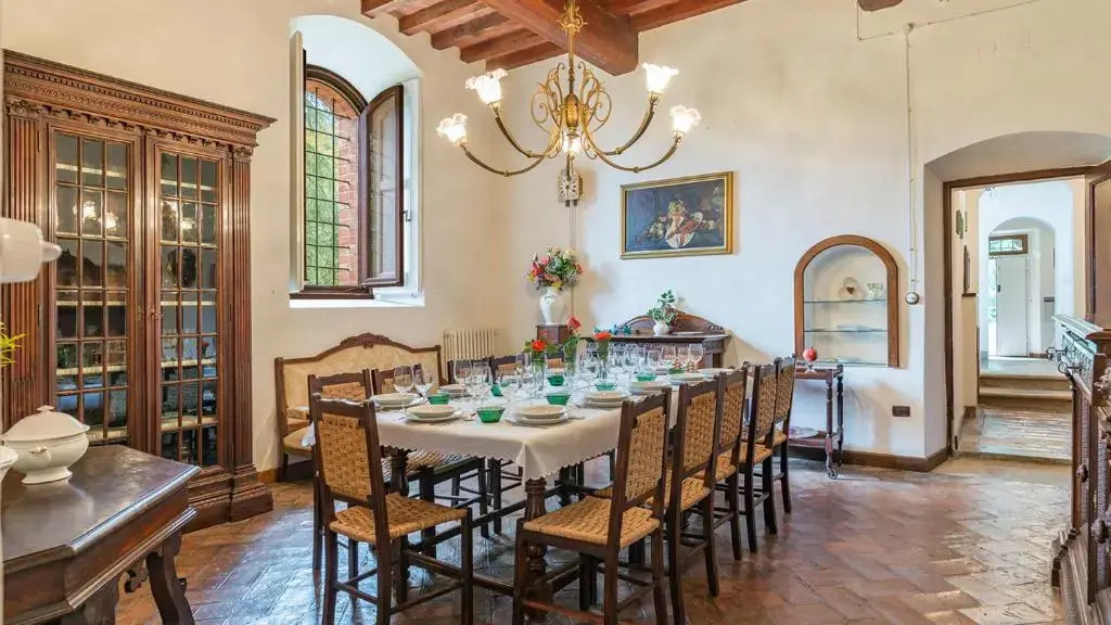 TORRE DI PACIANO 10&2, Emma Villas
