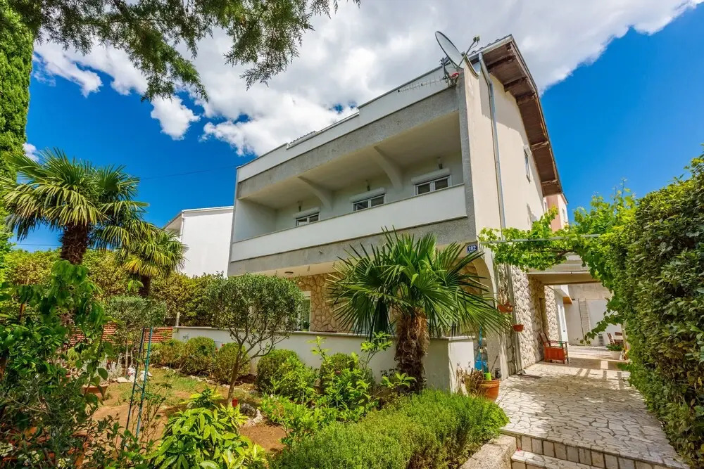 Apartments Dolloree
