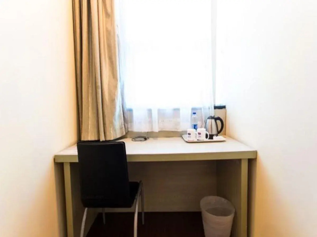 Hanting Suzhou Renmin Bridge South Metro Station Hotel