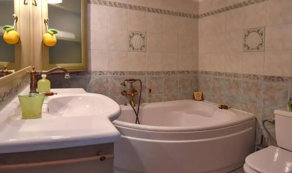 Villa Mirsini, a 5 minute walk from 2 beaches
