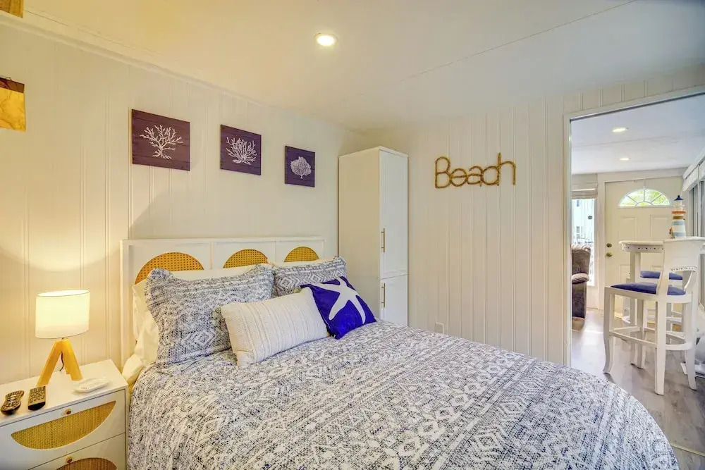 Island Cottage in Jensen Beach w/ Pool Access!
