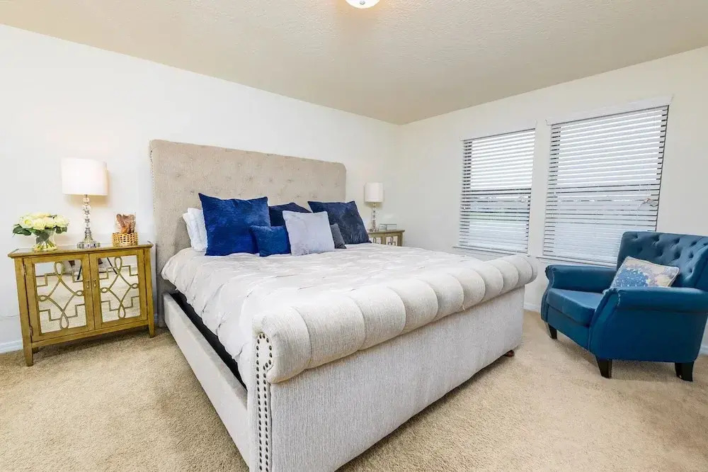 Amazing New TownHome 5 Bdr 4,5 Bath with Pvt Pool and Access to Clubhouse,15min from Disney