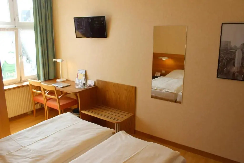 An der Persiluhr Stadt-gut-Hotel