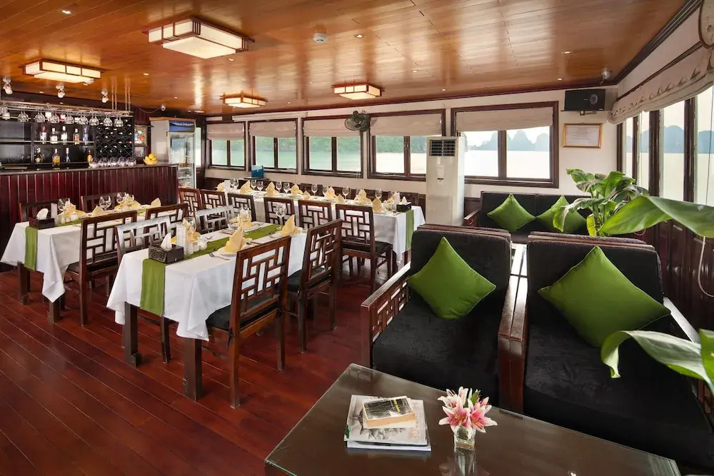 Garden Bay Luxury Cruise