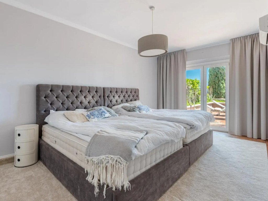 La Heredia townhouse with a magical seaview
