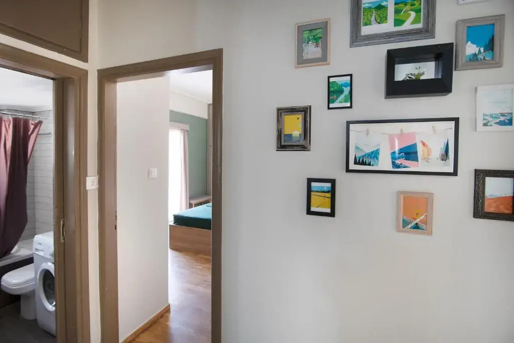 Emerald 110m2 entire floor apt steps to city’s heart