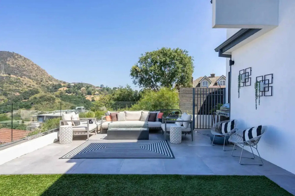 Troy Dr - Sleek & Modern Hollywood Hills Home With Stunning Views