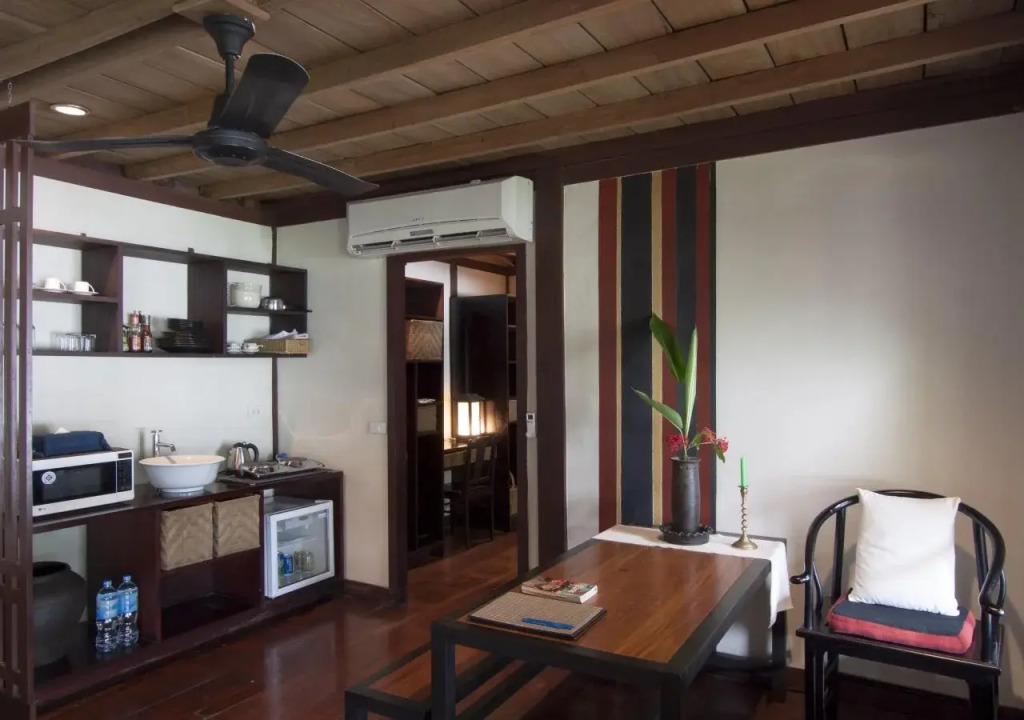 Sunset Villa by Burasari
