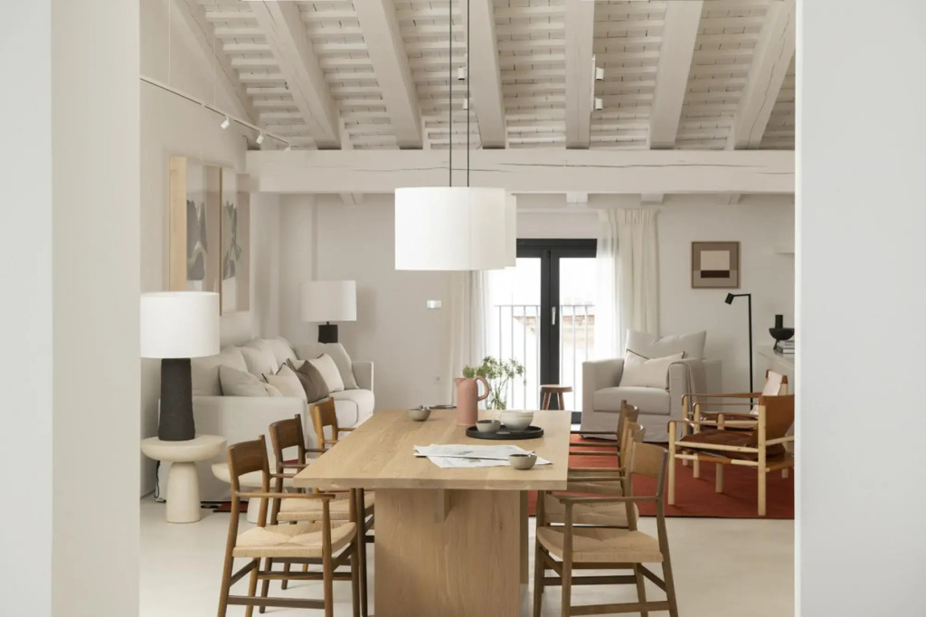 Premium apartment in El Gótico with 3 bedrooms and 3 bathrooms, two of them en suite.