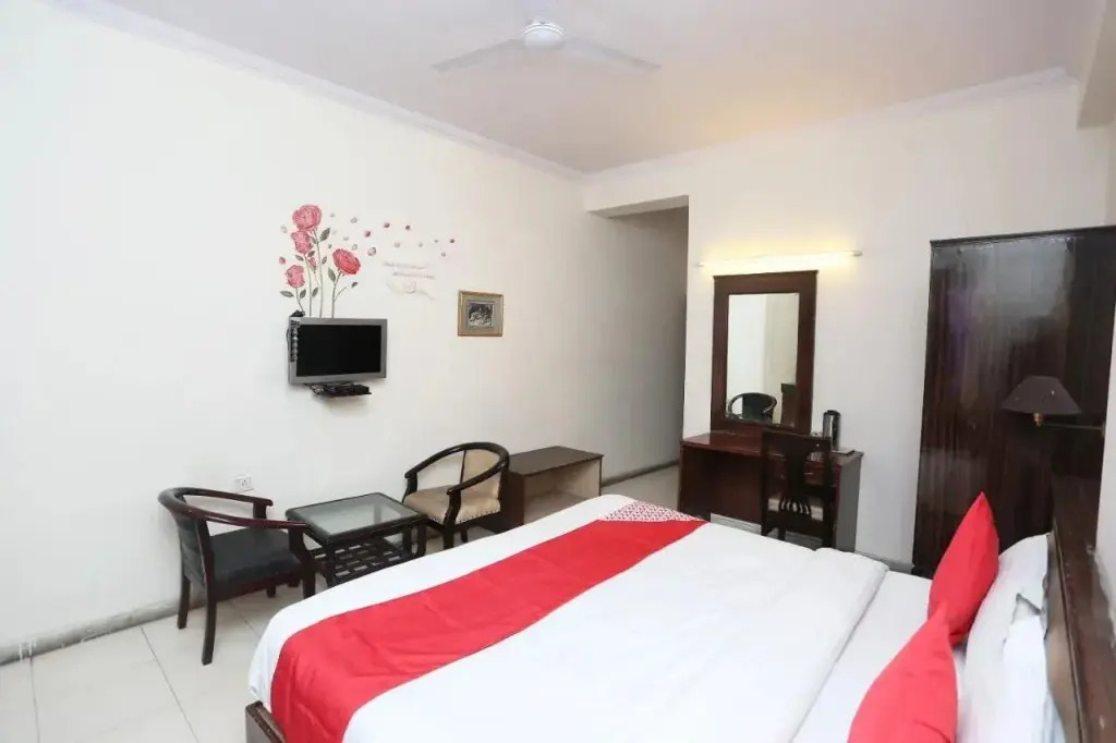Hotel Nuova By OYO Rooms