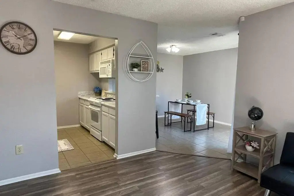 The Cottage by Mall of Louisiana, Baton Rouge