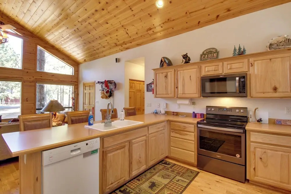 Scenic Deck + Horse Corral: Pinetop-lakeside Cabin