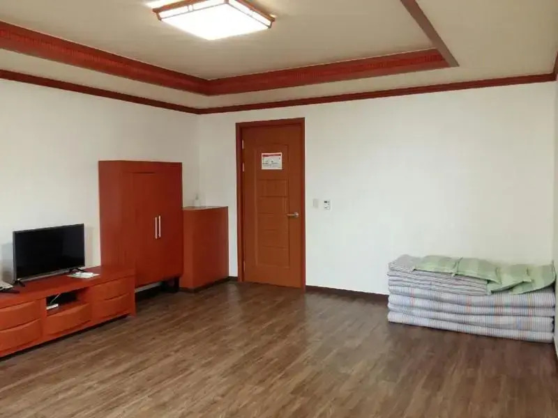 Baekche Tourist Hotel