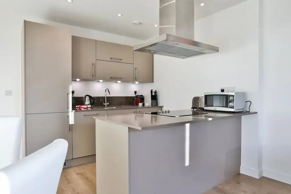 2 Bed 2 Bath flat close to underground