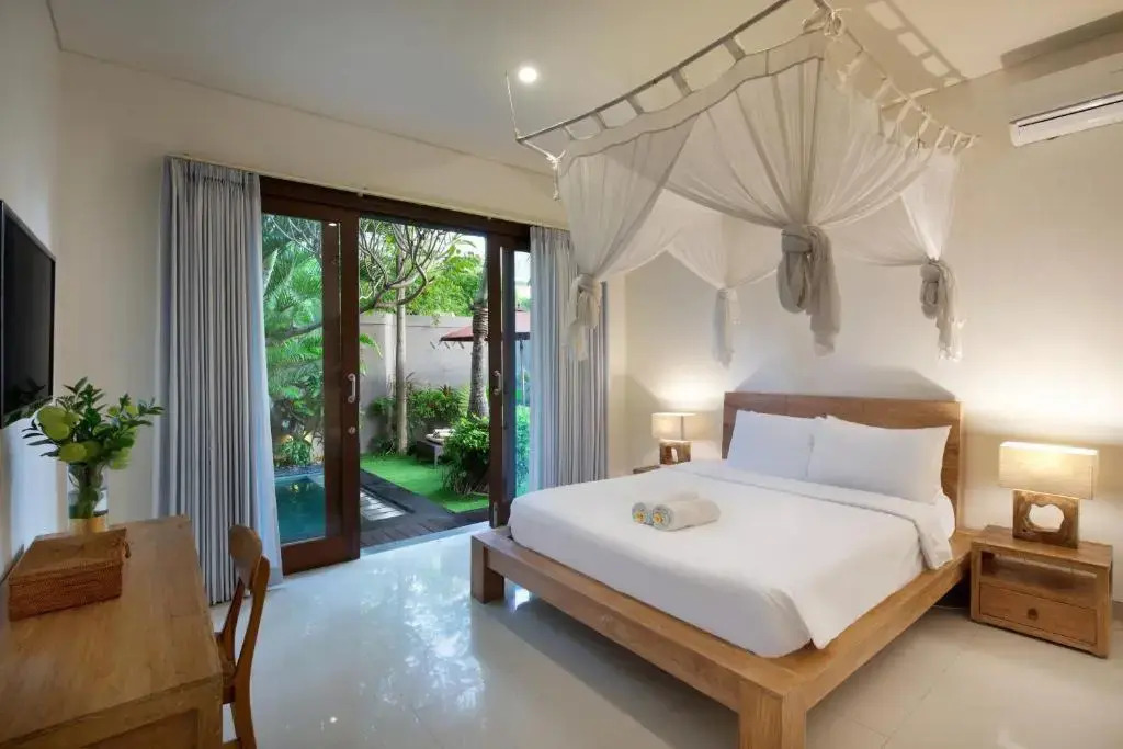 BIG Private 7 BED, 7 BATH, Goldflower Villa with 2x Pool, 2x lounge, Best location