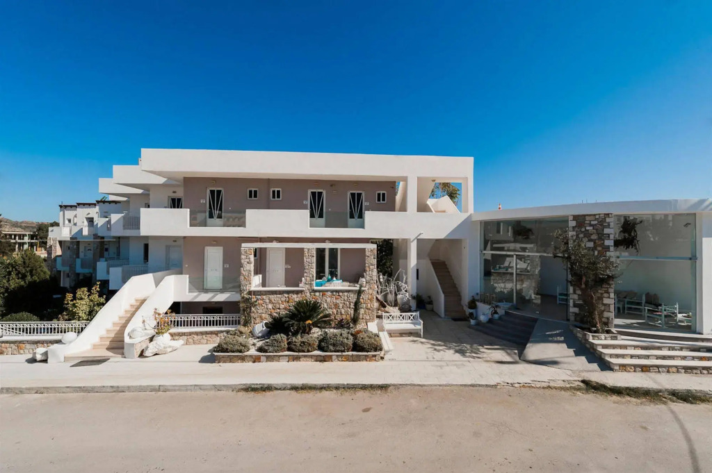 Kouros Home Hotel