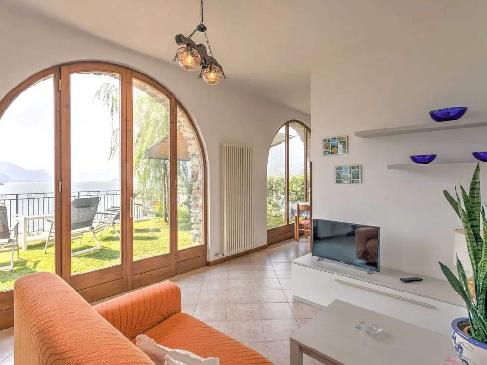 Wonderful flat with swimming pool, lift and garden