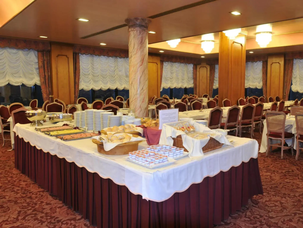 Russott Hotel