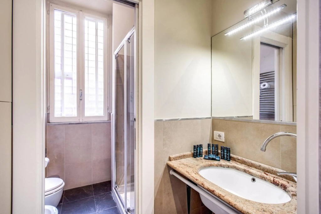 Holiday Apartment Bernini Near The Trevi Fountain - 4 Bedroom
