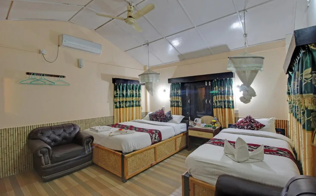 Hotel Riverside with Swimming pool