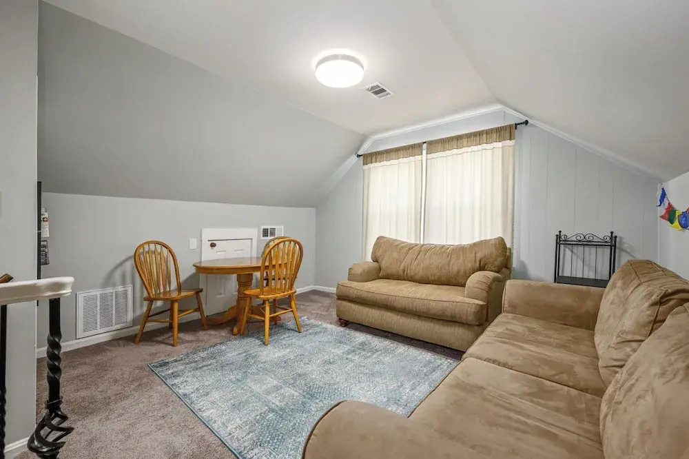 Plan A Trip To Georgia Aquarium In This Comfy 3BR