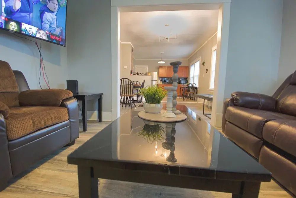 Large 6Br, 2Ba Close To Niagara Falls