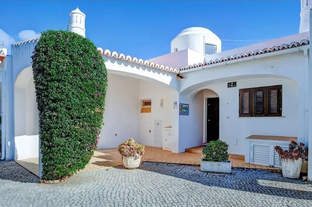 Carvoeiro Pool House by Vacationy