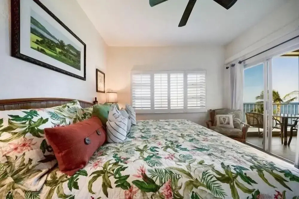 Menehune Shores, #623 2 Bedroom Condo by RedAwning
