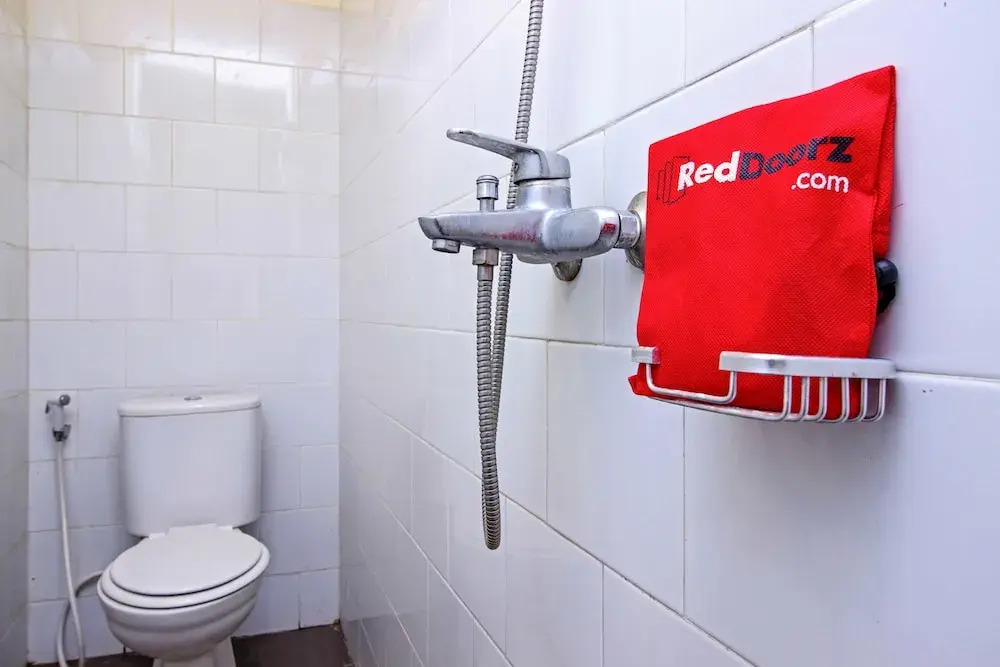 RedDoorz near Maranatha University 3